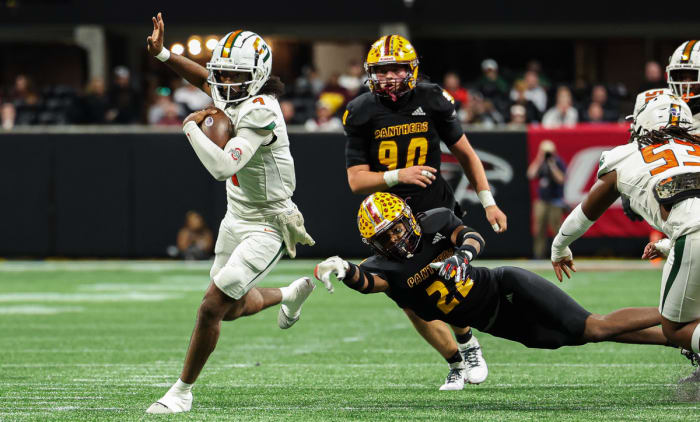 Stockbridge back Jayden "Duke" Scott eludes a tackle by Perry's Jordan Donald in the Georgia 4A state championship game. 12/12/2023.
